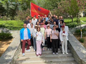 The company held a spring hiking team-building activity
