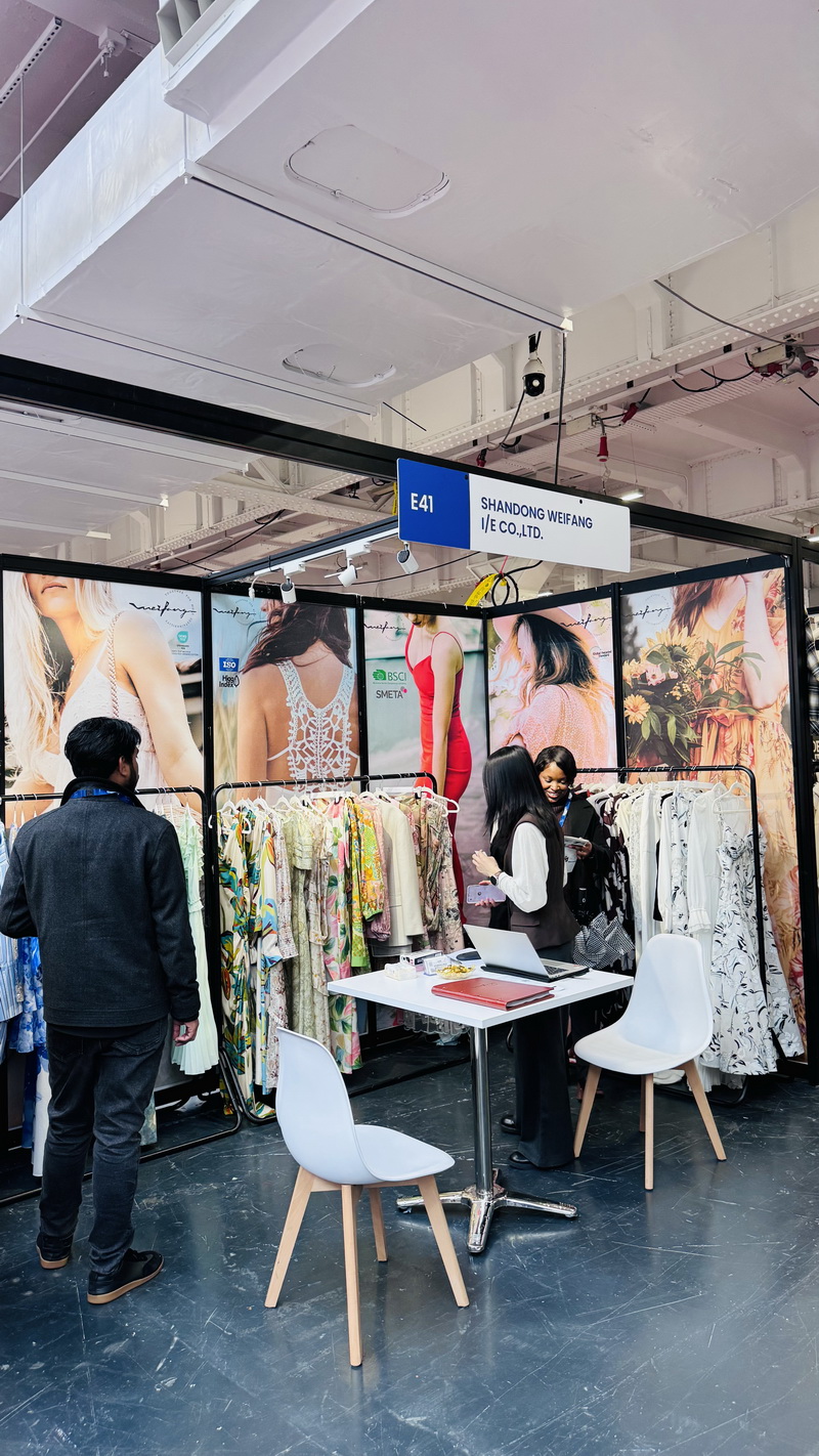 公司参加英国伦敦服装服饰展览会